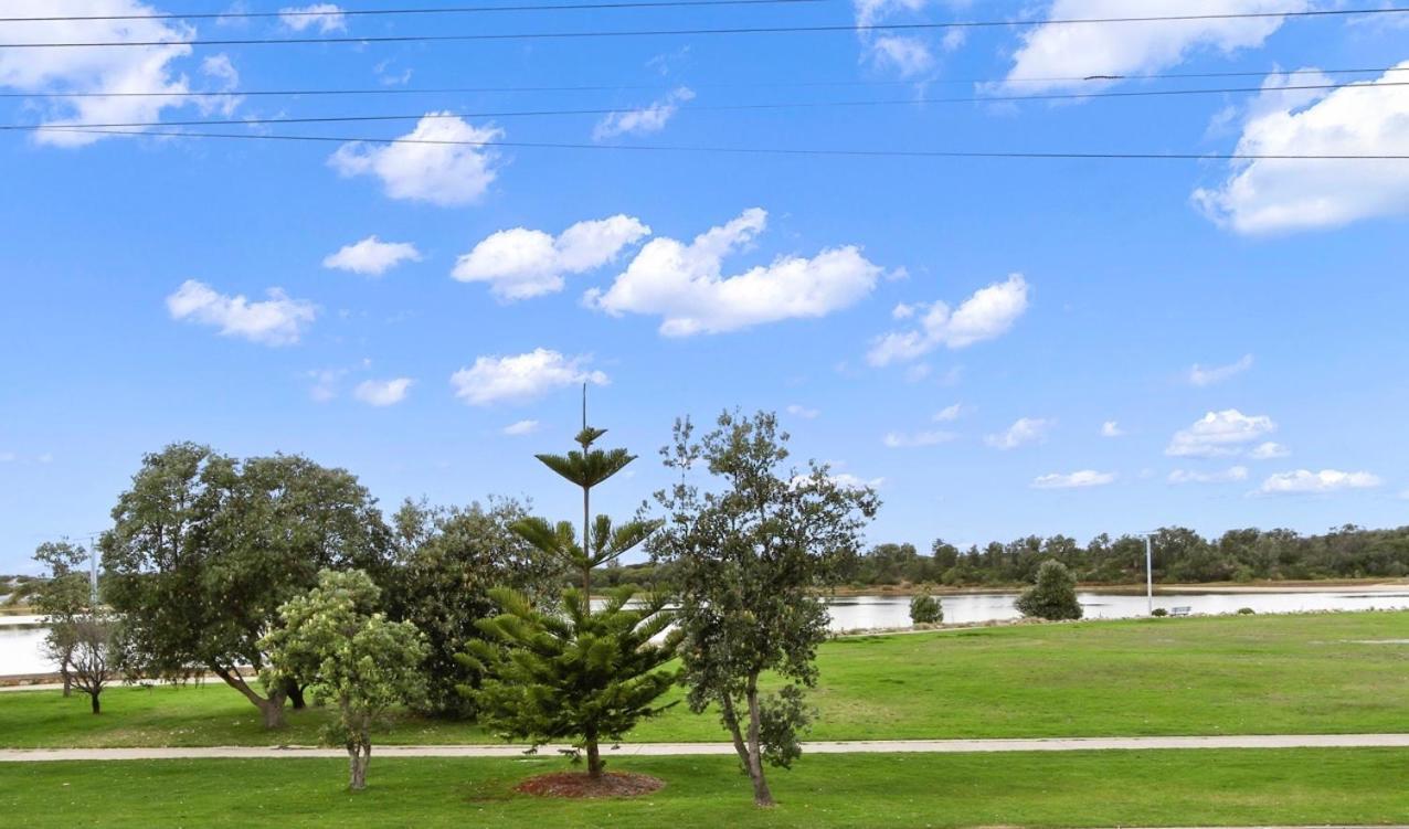 Driftwood Townhouse - Waterfront-Central Location Lakes Entrance Exterior photo