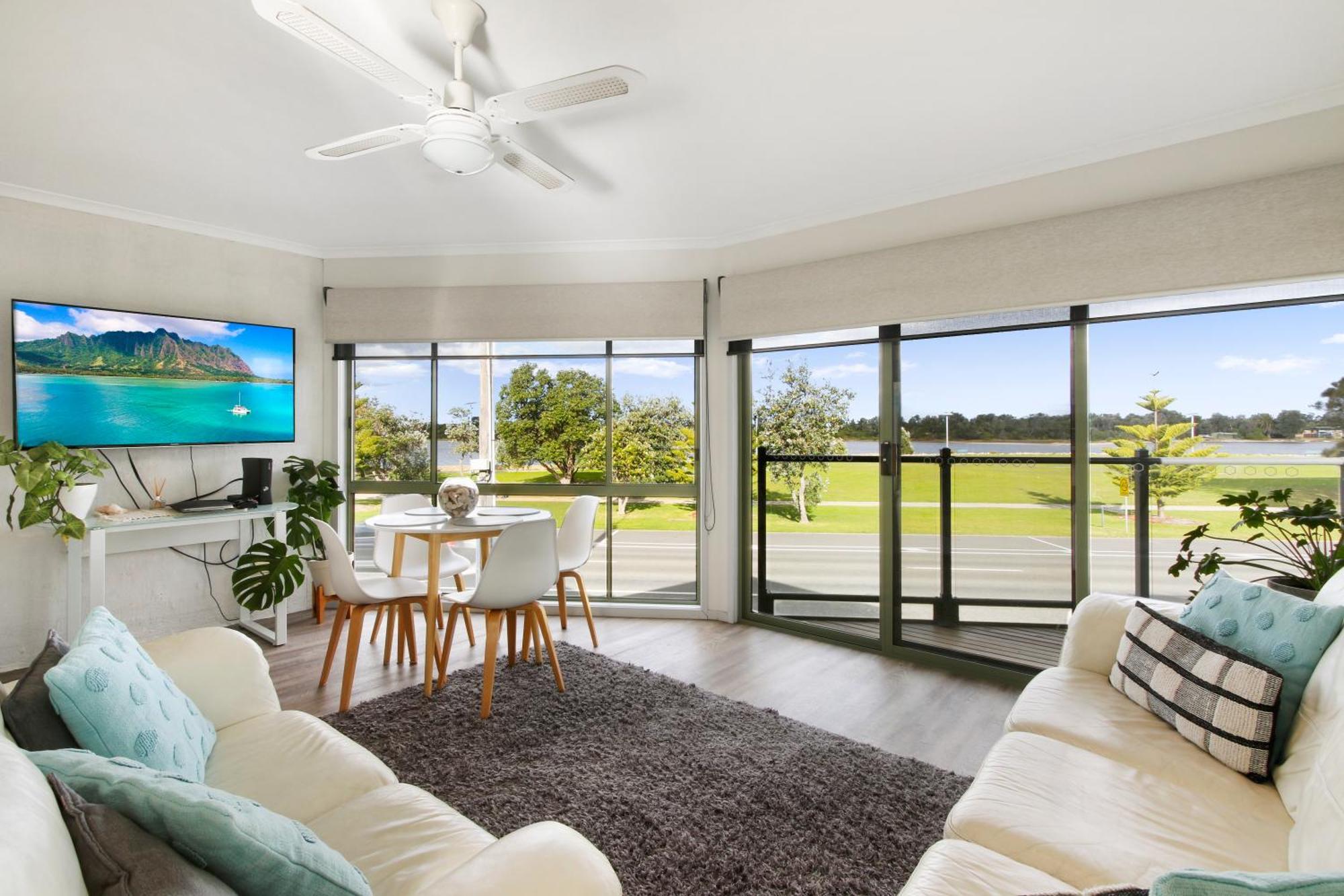 Driftwood Townhouse - Waterfront-Central Location Lakes Entrance Exterior photo